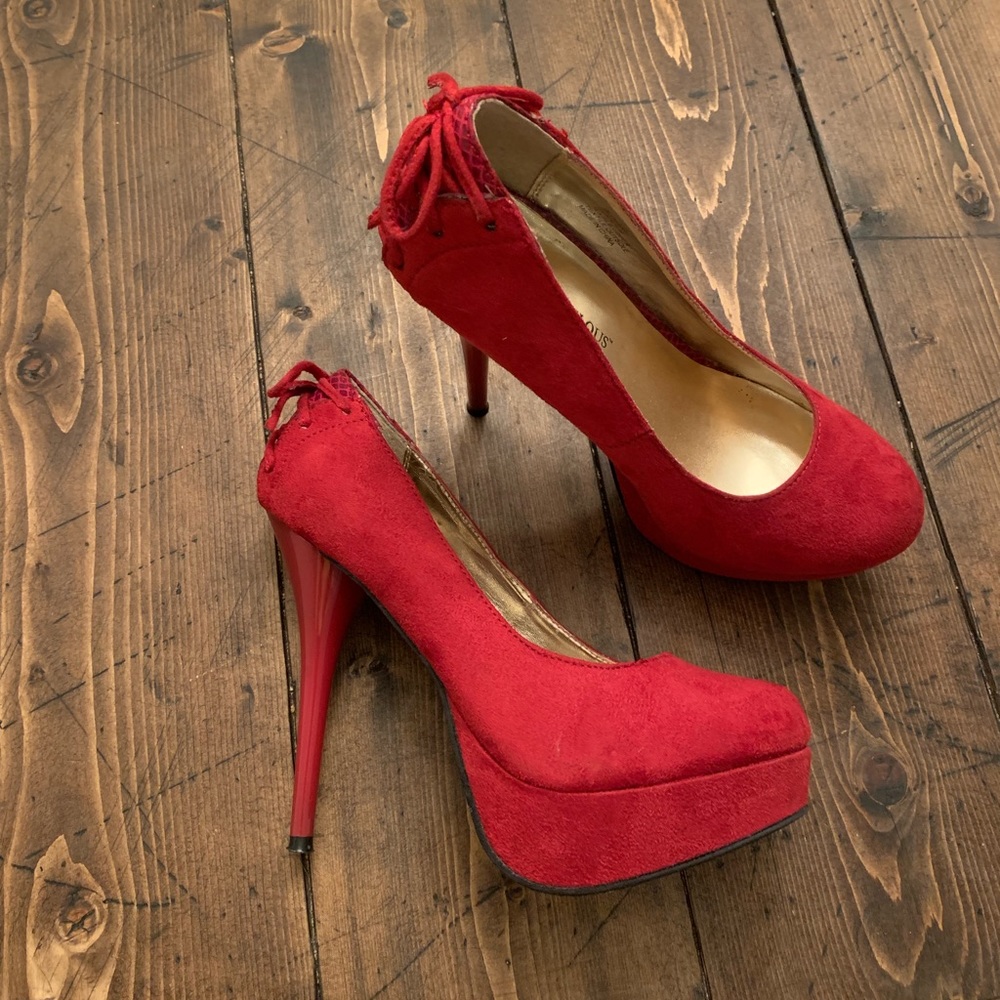 Hot red heels! 👠 - Picture 2 of 8